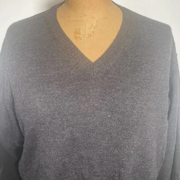 Banana Republic Extra Fine Italian Merino Dark Grey Sweater L - Picture 2 of 4